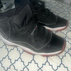 125$ JORDAN BRED 11 2019  decent condition size 5 youth grade school 7 women’s